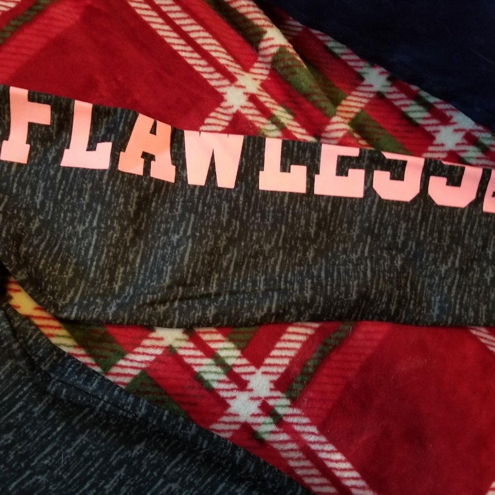LOVE sweater - Picture 3 of 5
